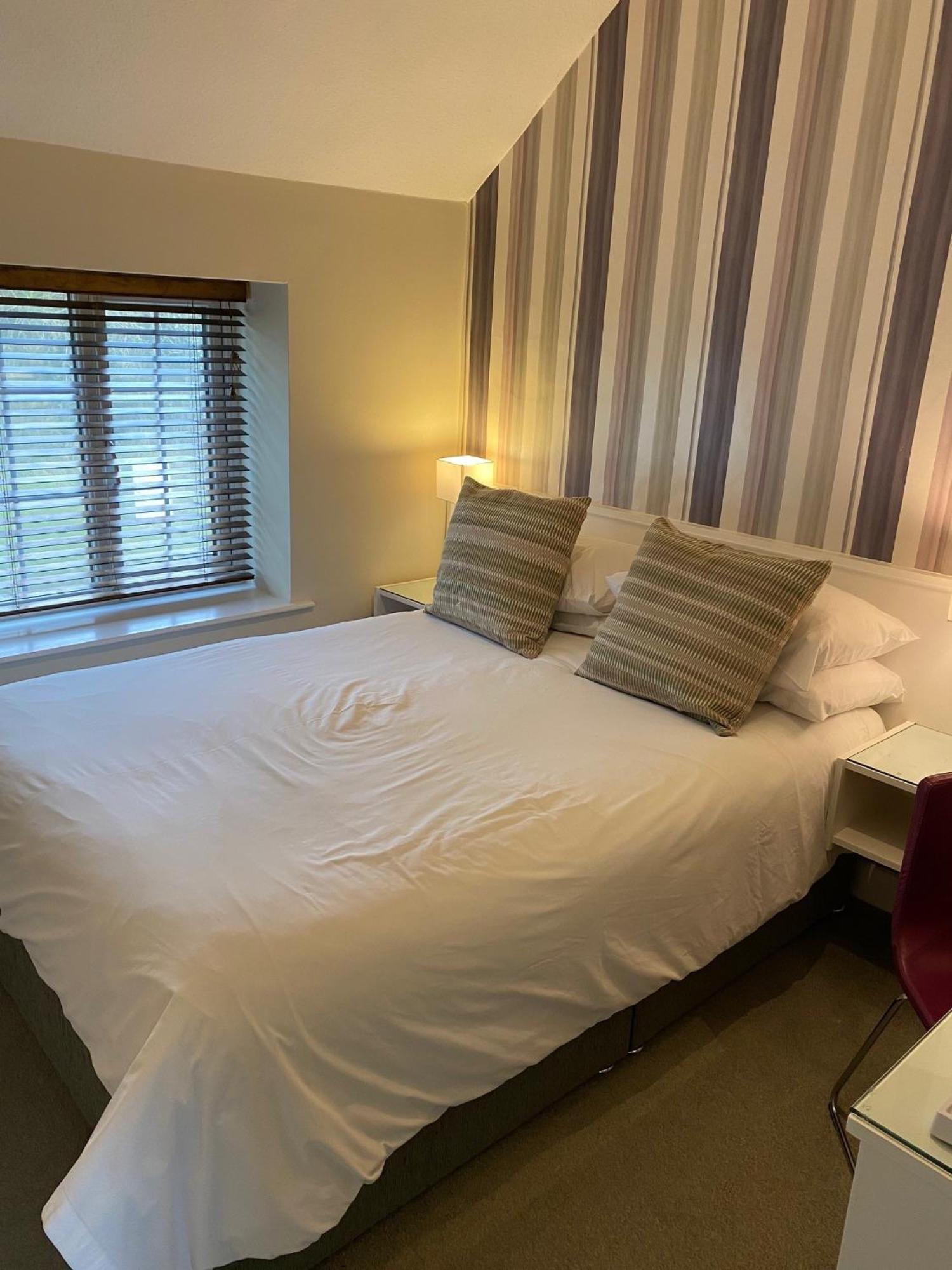 Manor Court Hotel Carnaby Eksteriør billede