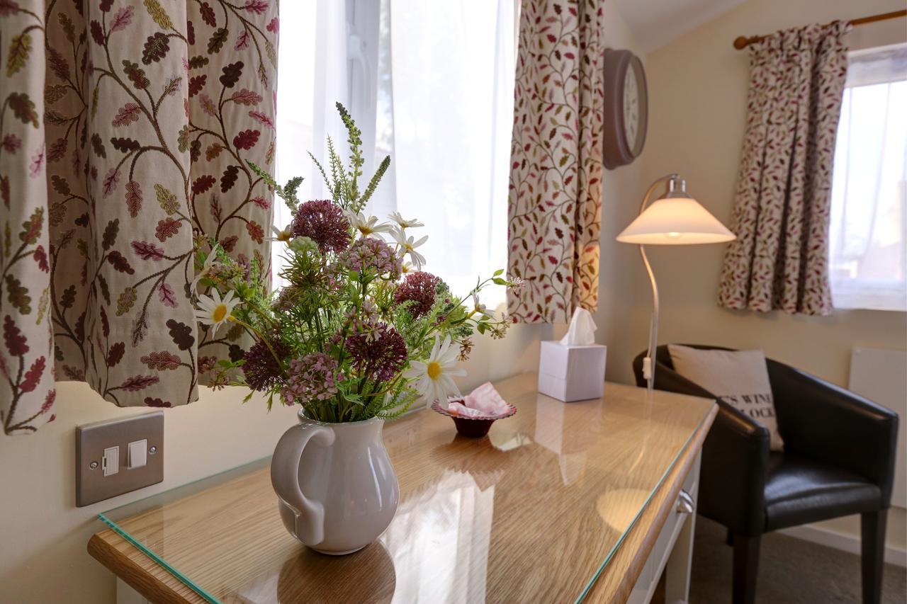 Manor Court Hotel Carnaby Eksteriør billede