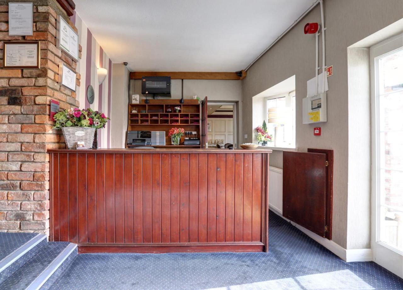 Manor Court Hotel Carnaby Eksteriør billede